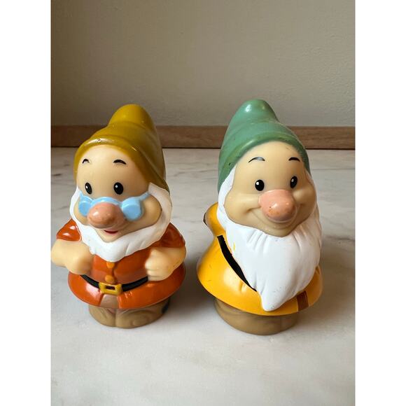 Fisher-Price Little People Disney Snow White & Seven Dwarfs Characters Toy 2012 - Picture 3 of 11